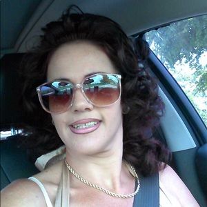 Meet your Posher, Adelaida